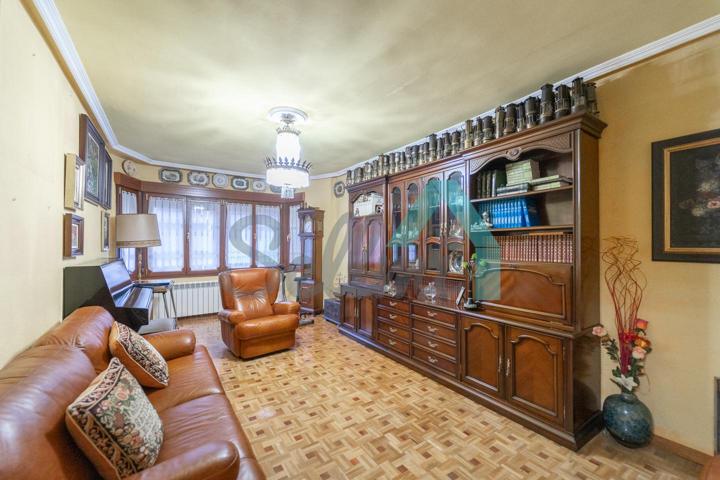 Piso en venta en Mieres de 130 m2 photo 0