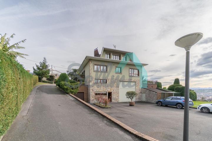 Casa - Chalet en venta en Oviedo de 811 m2 photo 0