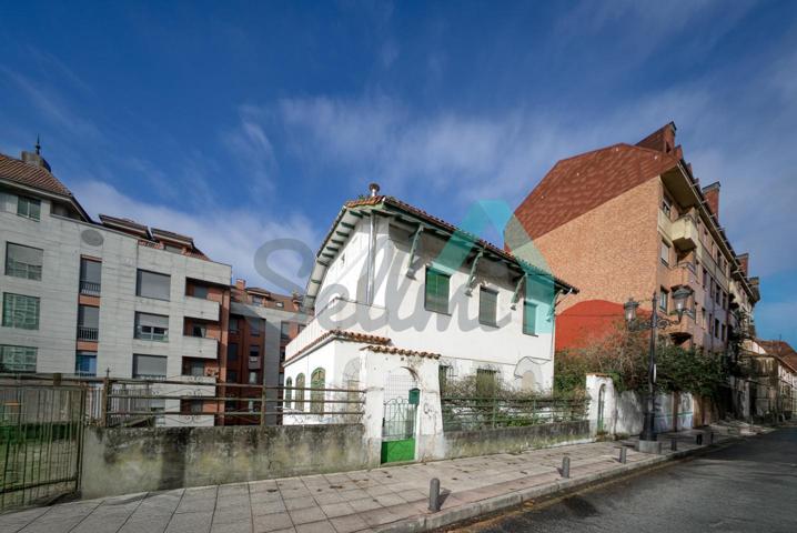Casa - Chalet en venta en Oviedo de 321 m2 photo 0