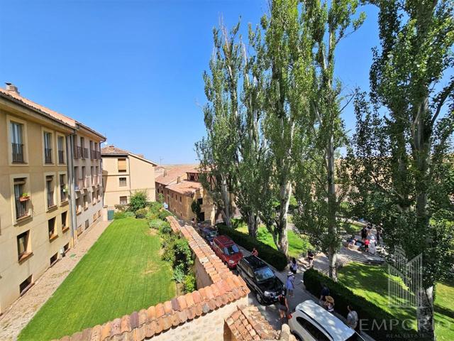 ¡Exclusivo piso en venta en el corazón de Segovia! photo 0