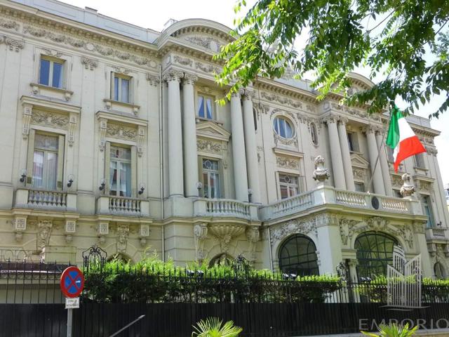 Exclusivo piso de lujo con terraza en una de las zonas más prestigiosas de Madrid photo 0