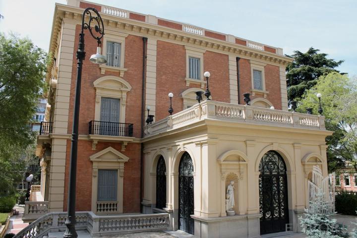 Exclusiva vivienda reformada junto a la Embajada de EE. UU. photo 0
