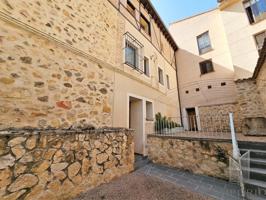 Local con jardín privado en el corazón de Segovia, ideal para negocio o loft con encanto photo 0