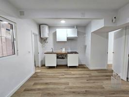 Piso reformado a estrenar en planta baja, junto a Renfe Entrevías photo 0