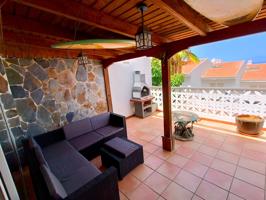 Apartamento de 2 dormitorios, con vistas al mar, en Torviscas Alto photo 0