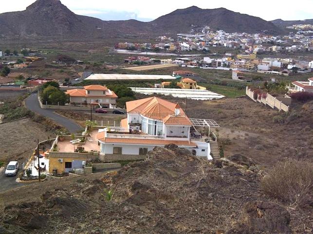 Se vende en Buzanada chalet independiente de 3 plantas! photo 0