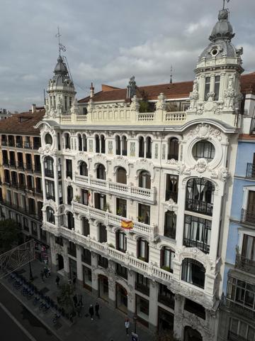 Vivienda para reformar en edificio histórico. photo 0