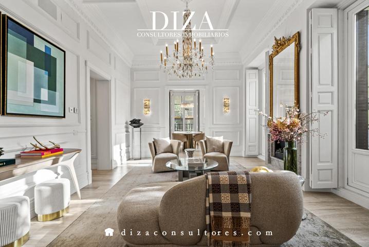 Vivienda señorial con 12 balcones junto al Palacio Real photo 0