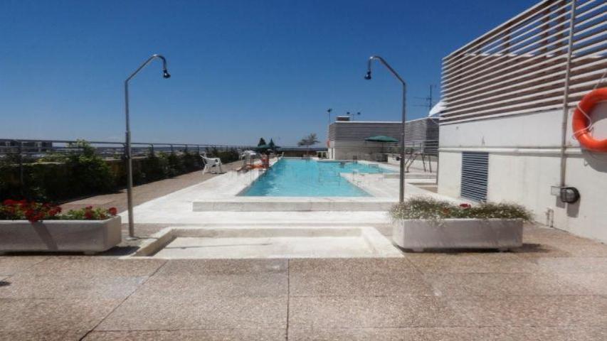 Apartamento en urbanización con piscina y garaje photo 0