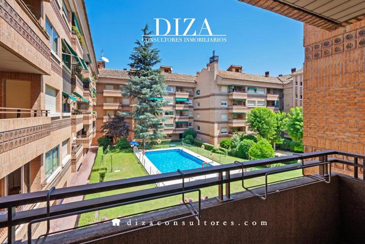 Apartamento con piscina y garaje en Chamartin. photo 0