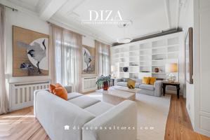 Clasicismo, luz y balcones en Recoletos photo 0