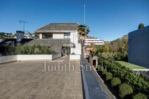 Espectacular Villa con ascensor, piscina y garaje para 4 coches en parcela de 1100 m². photo 0