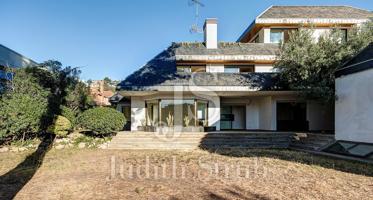 Espectacular Villa con ascensor, piscina y garaje para 4 coches en parcela de 1100 m². photo 0