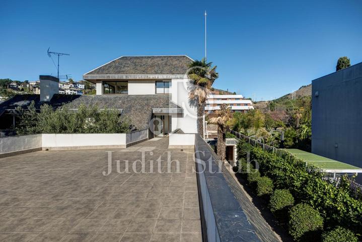 Espectacular Villa con ascensor, piscina y garaje para 4 coches en parcela de 1100 m². photo 0
