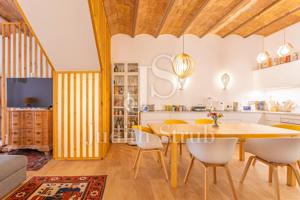 Disfruta del encanto de esta casa catalogada de 1935 con ascensor y garaje. photo 0