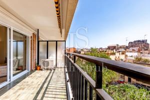 Balmes- Barcino. Amplio y luminoso con soleada terraza. photo 0