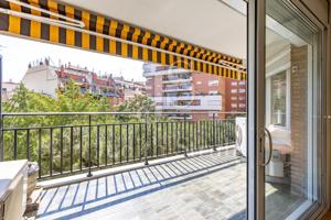 Balmes- Barcino. Amplia y luminosa con soleada terraza. photo 0