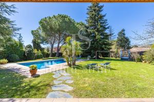 Excepcional casa con jardín y piscina al pie del Parc Natural del Montseny photo 0