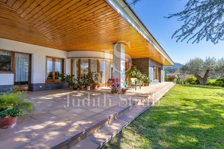 Excepcional casa con jardín y piscina al pie del Parc Natural del Montseny photo 0