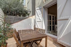 Exquisito dúplex de diseño con terraza de 12 m² que destaca por su tranquilidad en zona residencial próxima a Sant Gervasi. photo 0