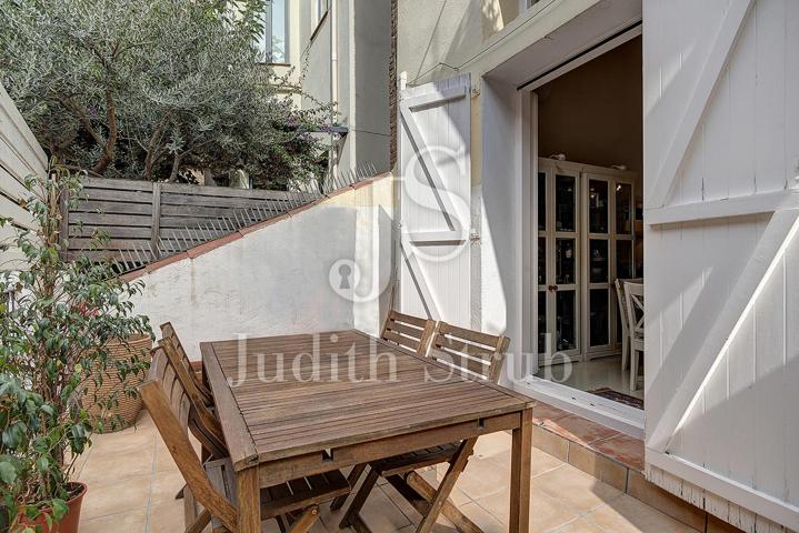 Exquisito dúplex de diseño con terraza de 12 m² que destaca por su tranquilidad en zona residencial próxima a Sant Gervasi. photo 0