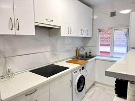 Piso en venta en Madrid de 74 m2 photo 0