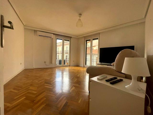 **Piso en Alquiler en la Calle Mayor - Ideal para Familias y Profesionales** photo 0