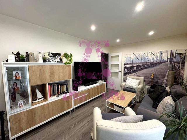 Se alquila Aparatamento 2 Dormitorios en la Rua. photo 0