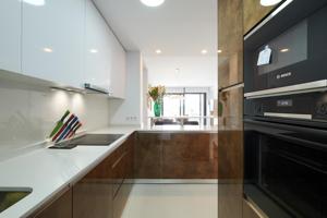 Piso en venta en Estepona de 76 m2 photo 0