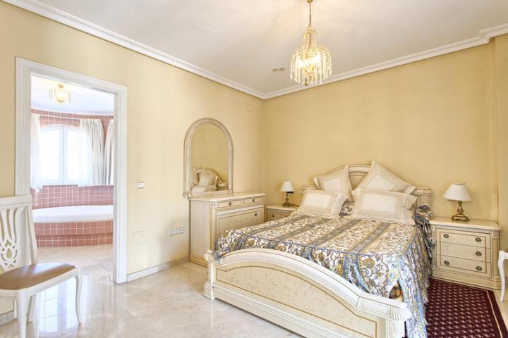 Casa - Chalet en venta en Benalmádena de 400 m2 photo 0