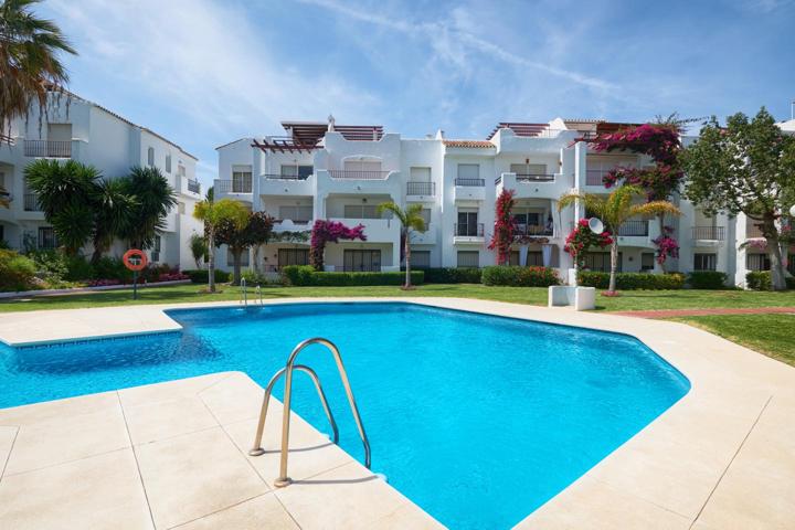 Piso en venta en Estepona de 104 m2 photo 0