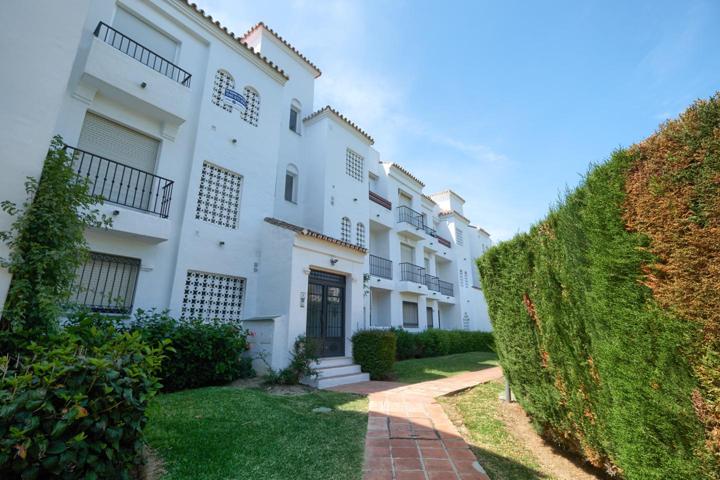 Piso en venta en Estepona de 104 m2 photo 0