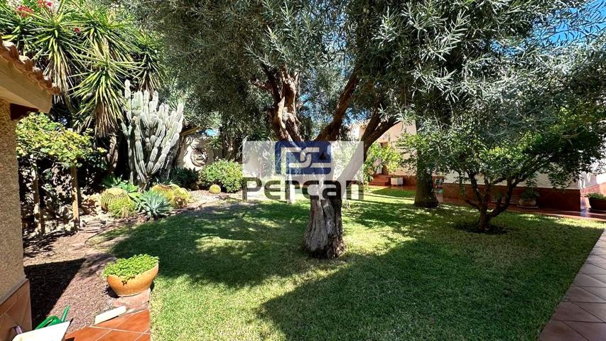 Casa - Chalet en venta en El campello de 242 m2 photo 0