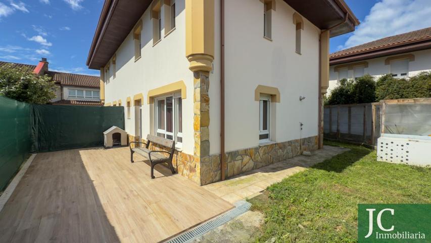 CHALET CON JARDÍN Y A PIE DE PLAYA - APARCAMIENTO photo 0