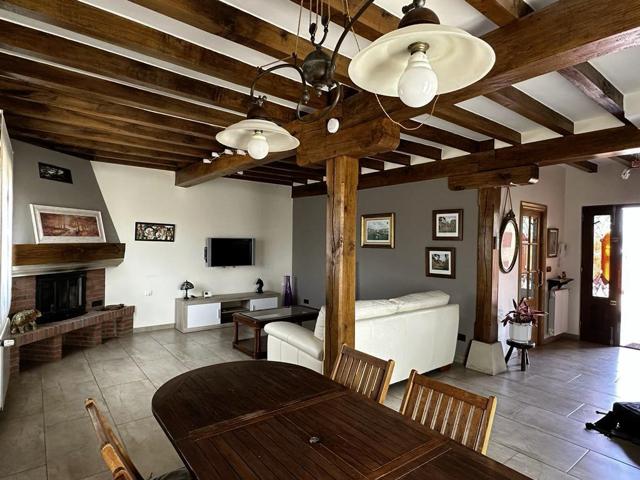 CHALET CON TERRENO ALQUILER LARGA TEMPORADA photo 0