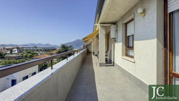 ATICO LAREDO CON GRAN TERRAZA  Y PARKING PRIVADO photo 0