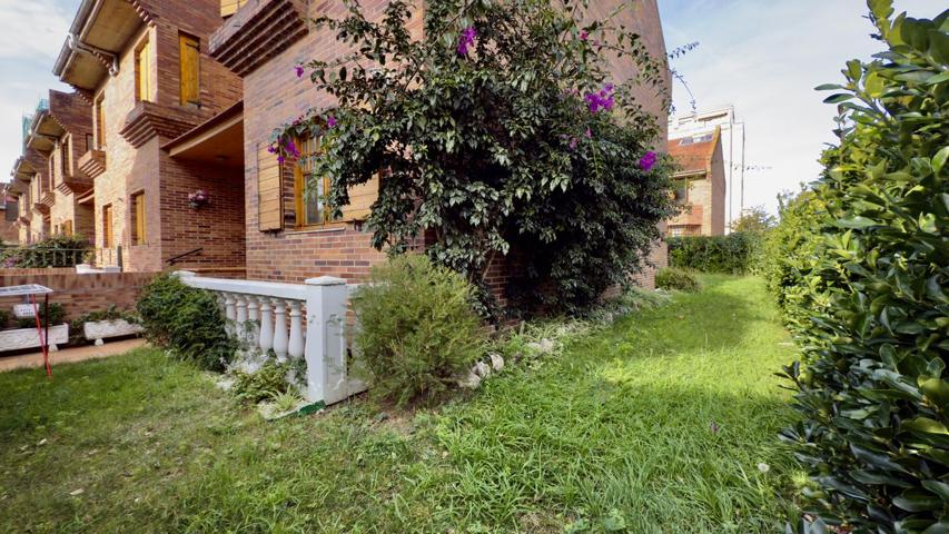 CHALET ADOSADO ESQUINA -LAREDO -GARAJE- TXOCO photo 0