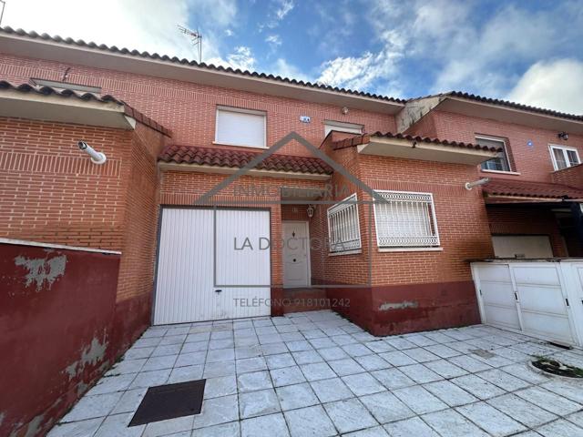 ¡¡¡Chalet Adosado bien comunicado!! photo 0