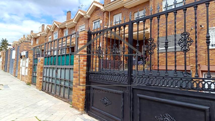 Chalet adosado en Las Castañeras - Bulevar photo 0