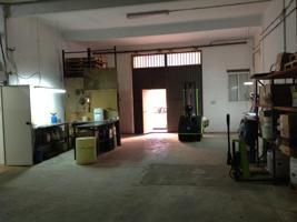 Se vende local comercial céntrico en Foios(Valencia) de 154m2,2 ventanas y 1 puerta de 3,30m2x4,20m2. Precio 120.000€ photo 0