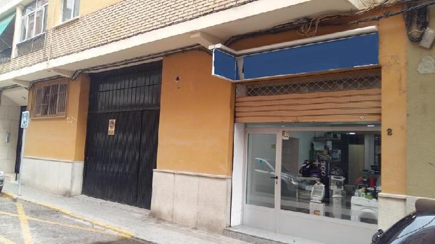 Se vende local comercial de 296 m2 útiles en Moncada( Valencia) aseos, garaje, trastero, buen acceso. Precio 159.000€. Financiación 100% photo 0