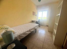 Habitación en alquiler en Móstoles de 138 m2 photo 0