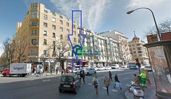 SIn TRASPASO: En Goya 55, 120m2 construidos. Aproximadamente 13,8m x 3,6m en planta calle, completamente diáfano. Bastante altura. Resto en sótano photo 0