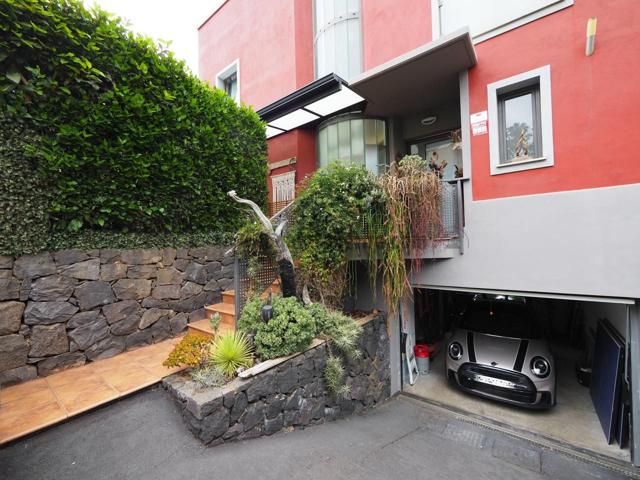 Casa - Chalet en venta en La Luz de 220 m2 photo 0