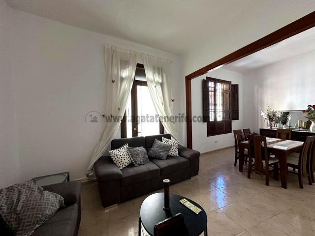Elegante Piso Reformado con Dos Entradas, Patios y Potencial para Oficina en Ubicación Privilegiada photo 0