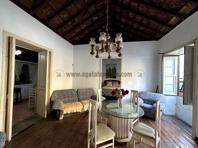 En Venta – Encantadora Casa Canaria de 1929 con Gran Potencial photo 0