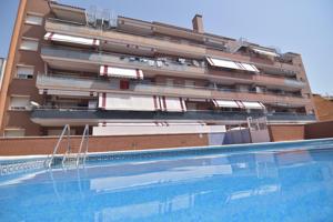 Moderno Piso Seminuevo en El Vendrell con Piscina y Amplia Terraza photo 0