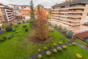 Precioso apartamento en Calle Monjardin. photo 0