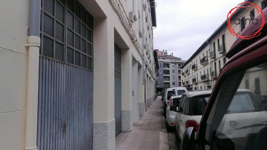 GRAN BAJERA, ALTURA, PUERTAS DE ACCESO PARA GARAJE, EN EL CENTRO DE VILLAVA photo 0