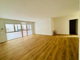 Exclusiva vivienda en planta baja en Barañain, zona del lago photo 0